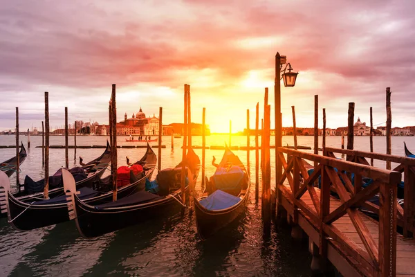 Gondoly Benátkách Vedle Náměstí San Marco Slavná Památka Itálii — Stock fotografie
