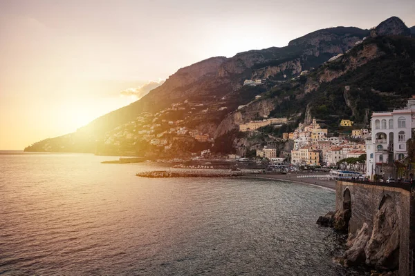 Piękne Wybrzeże Amalfi Włoszech Lecie Zachód Słońca — Zdjęcie stockowe