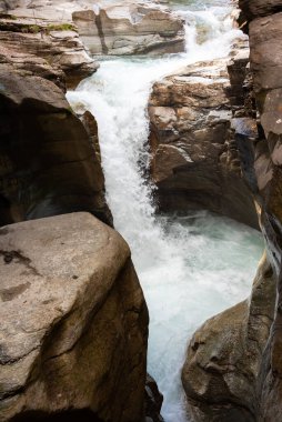 Nehirli buzul kayalık kanyon