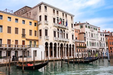 İtalya 'da Venedik şehri. Büyük Kanal 'daki binalar ön cephe