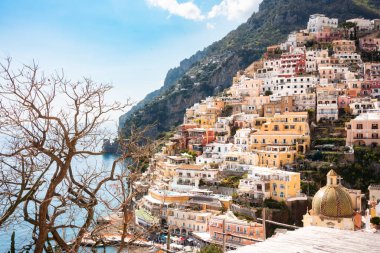 Güney İtalya 'da Amalfi kıyısındaki Positano kasabası