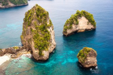 Okyanus ve küçük adalar Bali, Endonezya 'ya bakıyor