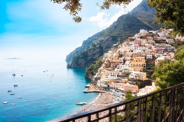 Güney Talya Amalfi Kıyısındaki Positano Kasabası - Stok İmaj
