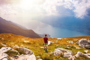 İtalya 'daki Garda Gölü' nden Aereal Manzarası