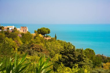 Yazın Akdeniz kıyıları