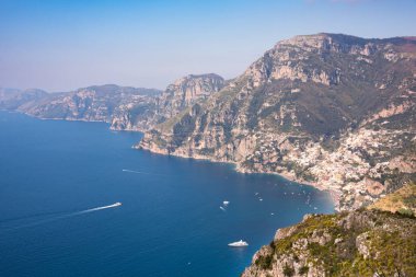 Amalfi sahili ve Positano şehri manzarası, İtalya