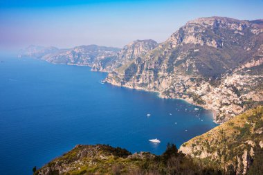 Amalfi sahili ve Positano şehri manzarası, İtalya