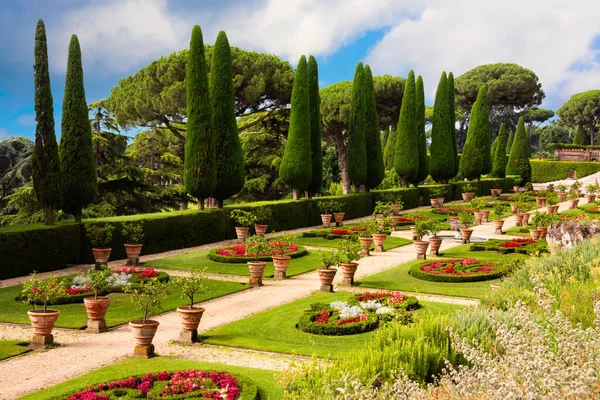 İtalya 'da park, papalık bahçesinin peyzaj tasarımı.