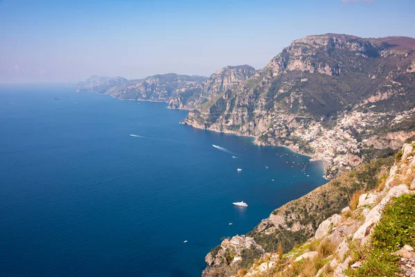 Amalfi sahili ve Positano şehri manzarası, İtalya