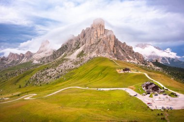 Majestic Dolomite Dağları, İtalya yazın
