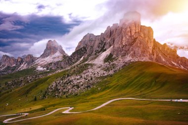 Majestic Dolomite Dağları, İtalya yazın