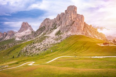 Majestic Dolomite Dağları, İtalya yazın