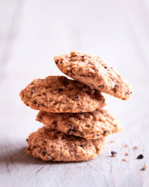 Kahvaltı için ev yapımı çikolatalı kurabiye.