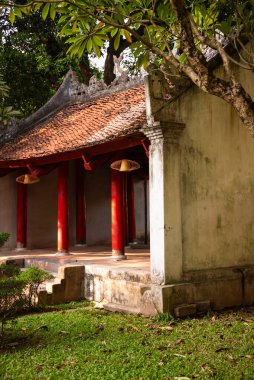 Hanoi, Vietnam 'daki Kızıl Tapınak. Geleneksel Asya binası