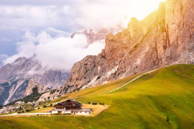 Majestic Dolomite Dağları, İtalya yazın