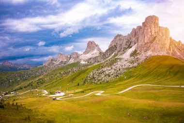Majestic Dolomite Dağları, İtalya yazın