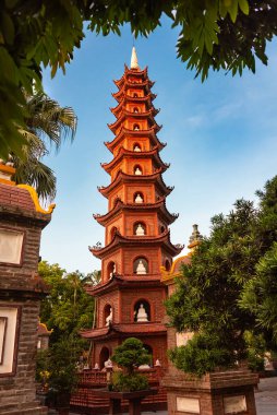 Vietnam 'ın Hanoi şehrinde Tran quoc pagoda