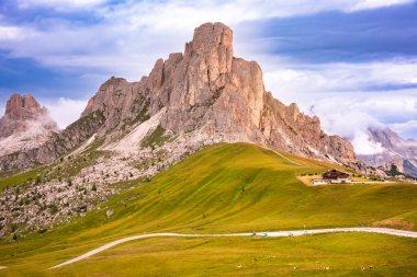 Majestic Dolomite Dağları, İtalya yazın