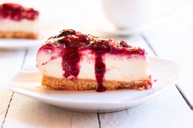 Çilekli cheesecake. Ev yemeği.
