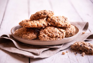 Kahvaltı için ev yapımı çikolatalı kurabiye.