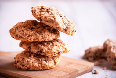 Kahvaltı için ev yapımı çikolatalı kurabiye.