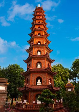 Vietnam 'ın Hanoi şehrinde Tran quoc pagoda