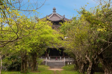 Vietnam 'da geleneksel Asya mimarisi olan Pagoda' lı park