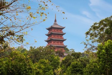 Vietnam 'da geleneksel Asya mimarisi olan Pagoda' lı park