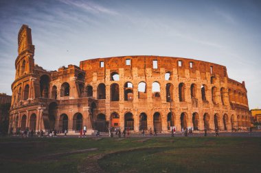 Roma, İtalya 'da kolezyum. Ünlü bir yer ve en iyi seyahat yeri.