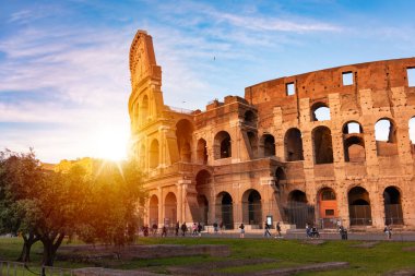 Roma, İtalya 'da kolezyum. Ünlü bir yer ve en iyi seyahat yeri.