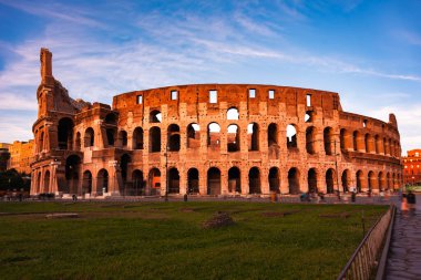 Roma, İtalya 'da kolezyum. Ünlü bir yer ve en iyi seyahat yeri.