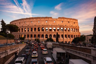 Roma, İtalya 'da kolezyum. Ünlü bir yer ve en iyi seyahat yeri.