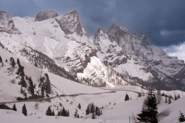 Dolomite, İtalya 'da kış manzarası