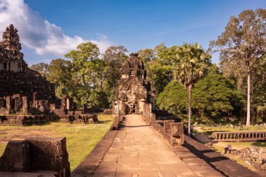 Kamboçya 'daki antik tapınak kalıntıları