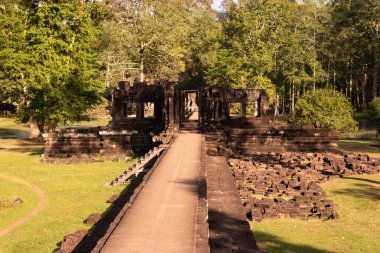 Kamboçya 'daki antik tapınak kalıntıları