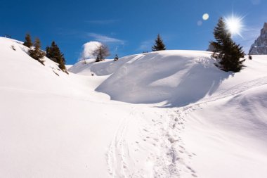 Dolomite, İtalya 'da kış manzarası güneşli bir günde