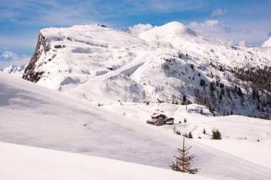 Dolomite, İtalya 'da kış manzarası güneşli bir günde