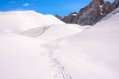 Dolomite, İtalya 'da kış manzarası güneşli bir günde