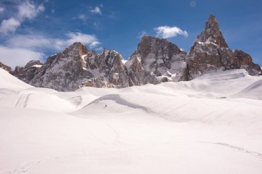 Dolomite, İtalya 'da kış manzarası güneşli bir günde