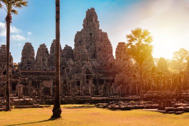 Bayon, Kamboçya 'daki antik tapınak kalıntıları