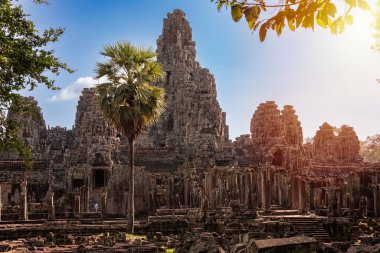 Bayon, Kamboçya 'daki antik tapınak kalıntıları