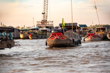 Mekong Nehri, Vietnam 'da geleneksel ahşap tekneler.