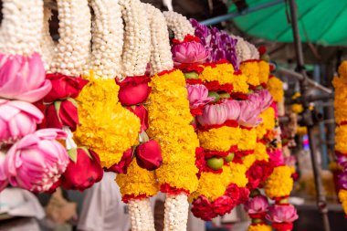 Buddizm 'de satılık çiçek süslemeleri