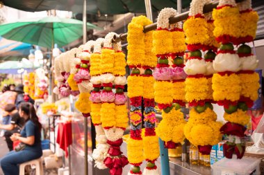 Buddizm 'de satılık çiçek süslemeleri