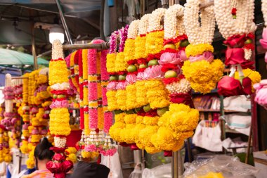 Buddizm 'de satılık çiçek süslemeleri