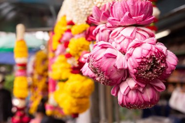 Buddizm 'de satılık çiçek süslemeleri