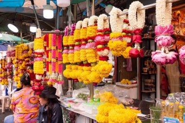 Buddizm 'de satılık çiçek süslemeleri