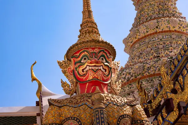 Bangkok, Tayland 'daki tapınak, geleneksel Asya mimarisi.