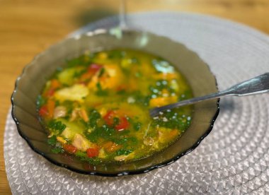 Pomerania Ukha. Rus ev yapımı geleneksel balık çorbası. Çiftlik tarzı..