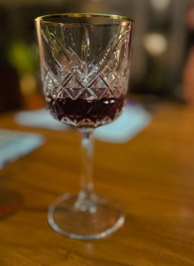 Viski, konyak, rom, porto şarabı ve hatta jöle. Tatil, romantizm ya da lüks kavramı..